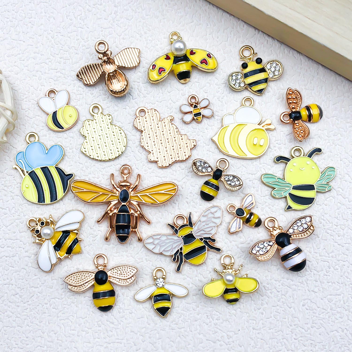 Enamel Zinc Alloy Cartoon Bee Animal Charm Pendant for DIY Earrings Keychain Jewelry