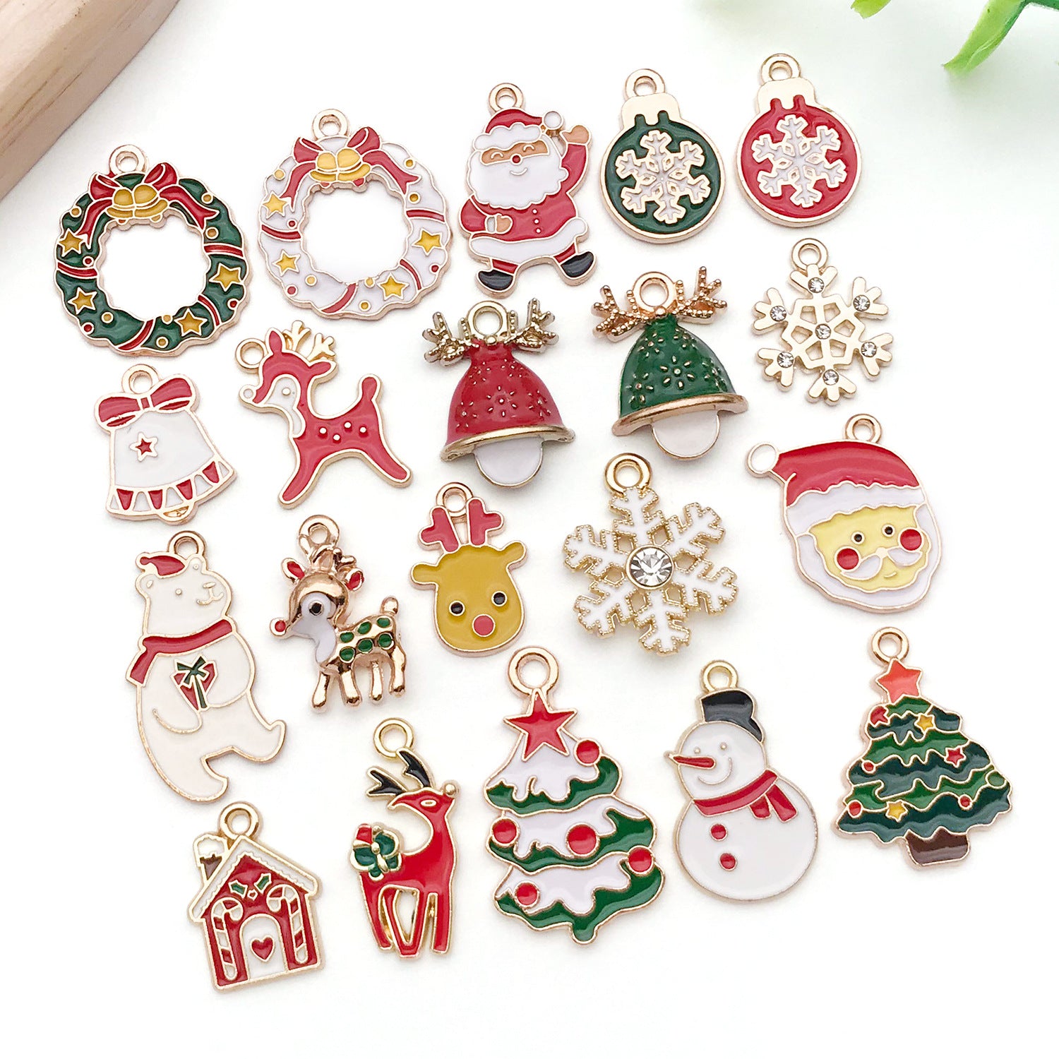 Enamel Zinc Alloy Santa Claus Snowman Snowflake Reindeer Charm Pendants for DIY