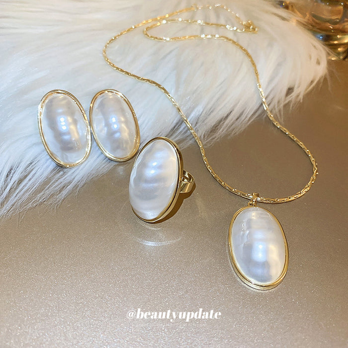 Gold Oval Mother of Pearl Pendant Necklace Set Three Styles