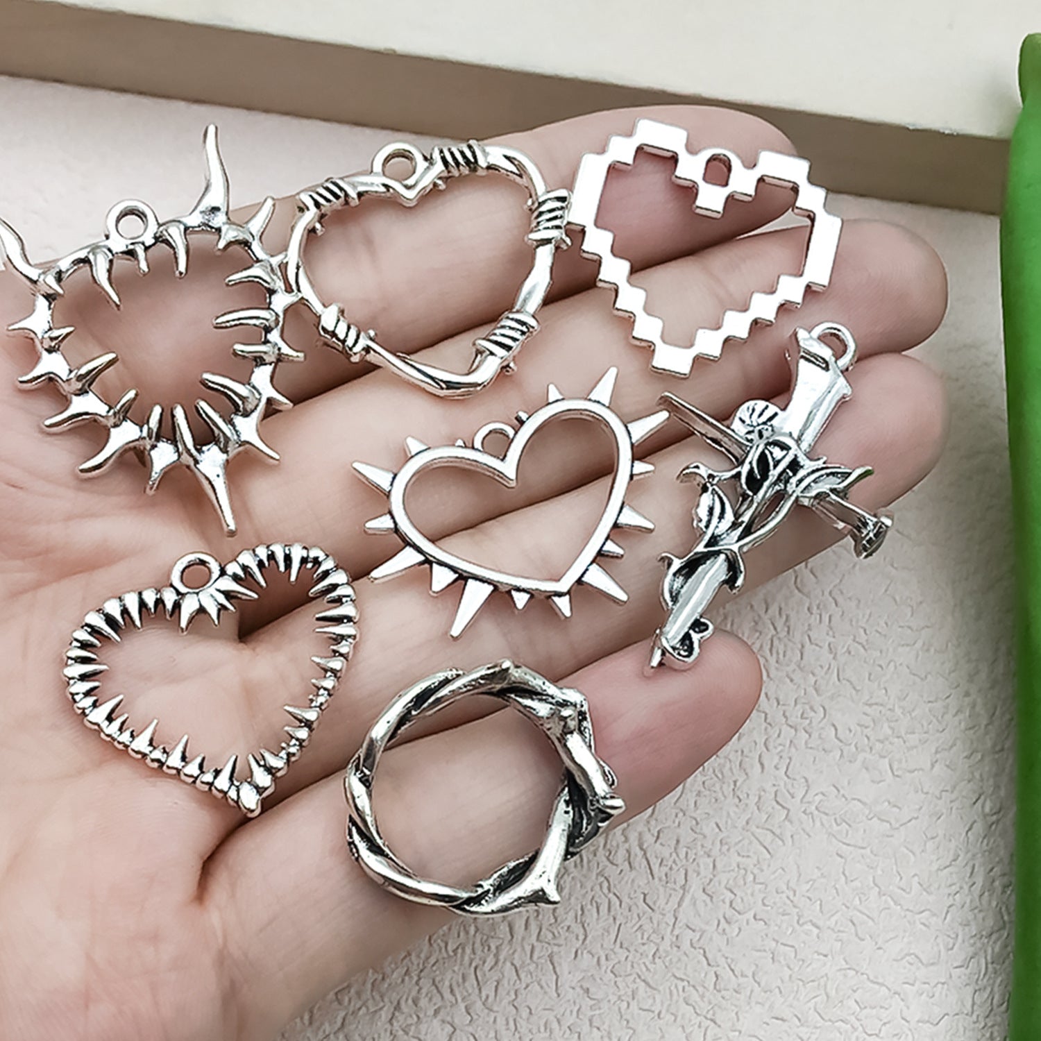 Tibetan Silver Zinc Alloy Thorn Heart Charm Pendant for DIY Necklace Earring Keychain