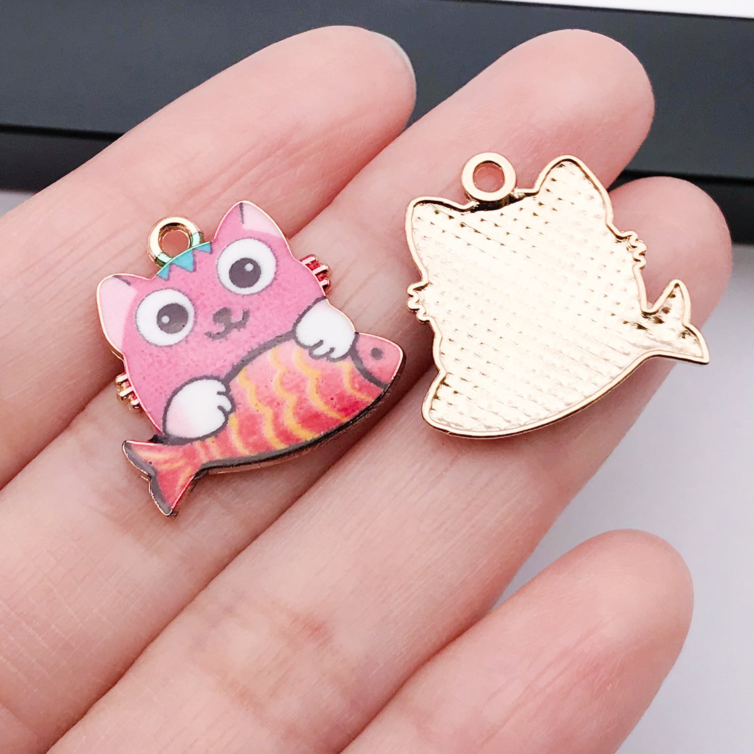 Zinc Alloy Enamel Cat Eating Fish Charm Pendant for DIY Keychain Necklace