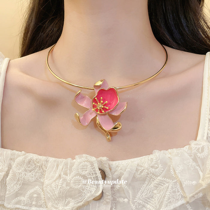 Gold Tone Collar Necklace With Pink Flower Pendant