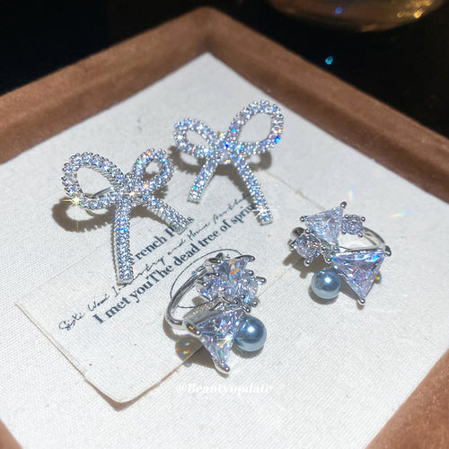 A display view of the crystal bow ear cuffs.