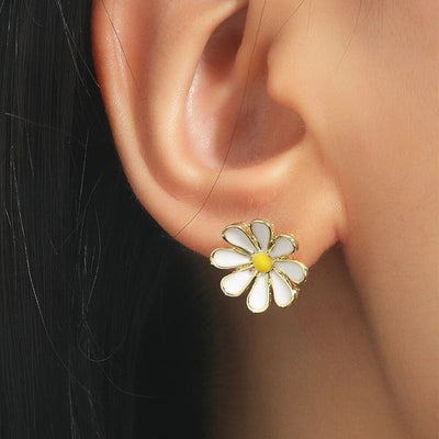 Product view showing white enamel daisy petals around a round yellow center
