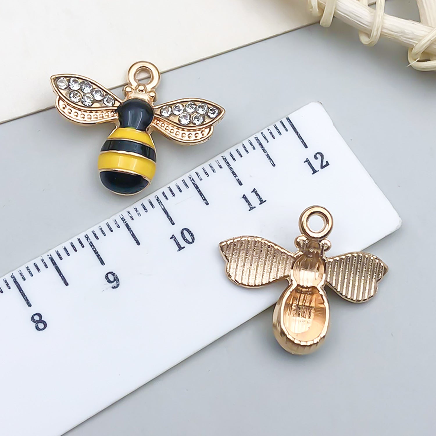 Enamel Zinc Alloy Bee Honeycomb Daisy Charm Pendant for DIY Earrings Necklace
