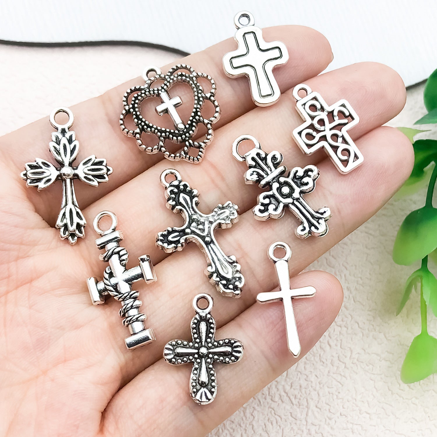 Antique Silver Zinc Alloy Cross Charm Pendant for DIY Necklace Earring Keychain Jewelry Making