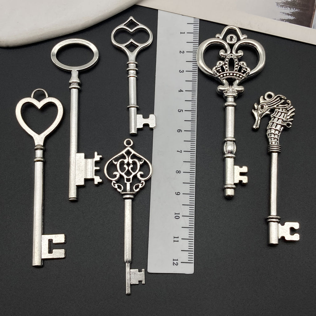 Antique Silver Zinc Alloy Heart Scepter Key Charm Pendant for DIY Necklace Jewelry Making