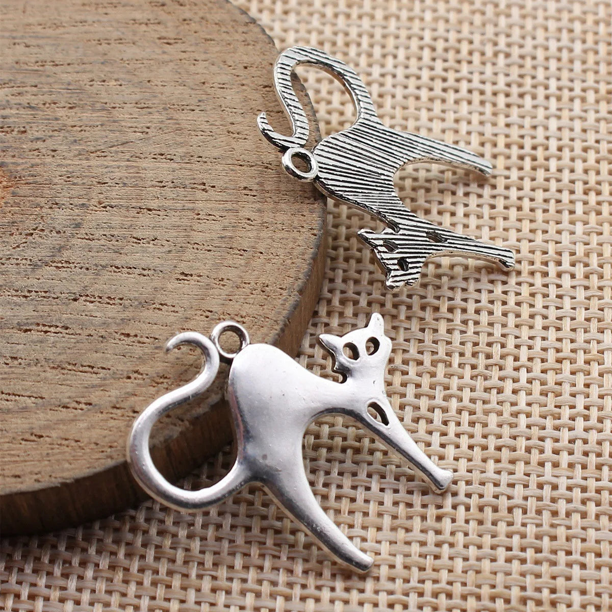28x27mm 2g Antique Silver Zinc Alloy Cat Charm Pendant for DIY Bracelet Necklace Jewelry Making