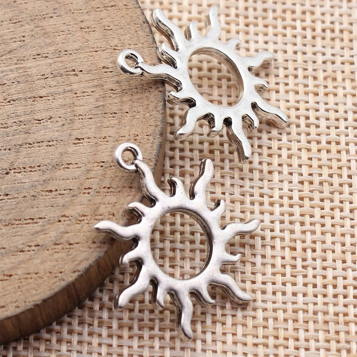 27x24mm 2g Antique Silver Zinc Alloy Sun Charm Pendant for DIY Bracelet Necklace Jewelry Making