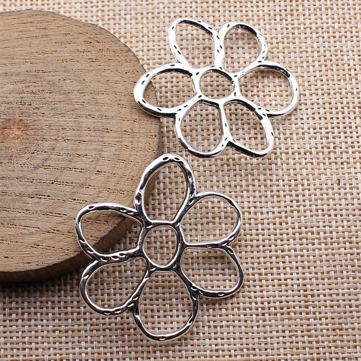 39x34mm 4g Antique Silver Zinc Alloy Openwork Flower Hollow Connector Charm for DIY Jewelry Making