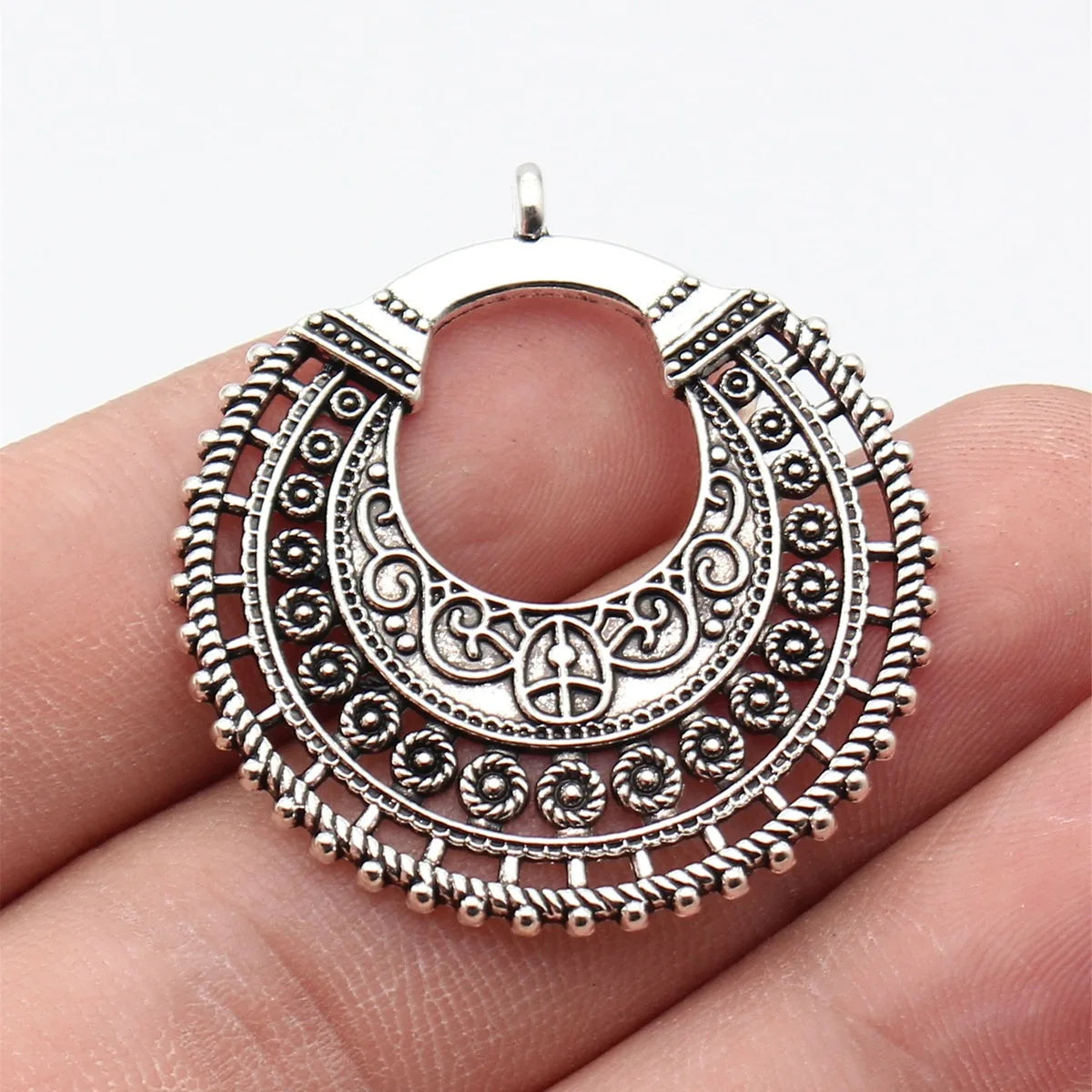 39x37mm 4.2g Antique Silver Tone Zinc Alloy Filigree Half Moon Hollow Charm Pendant for DIY Earrings Necklace