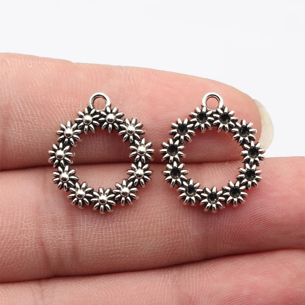 22x20mm 2.3g Antique Silver Zinc Alloy Flower Wreath Charm Pendant for DIY Necklace Making
