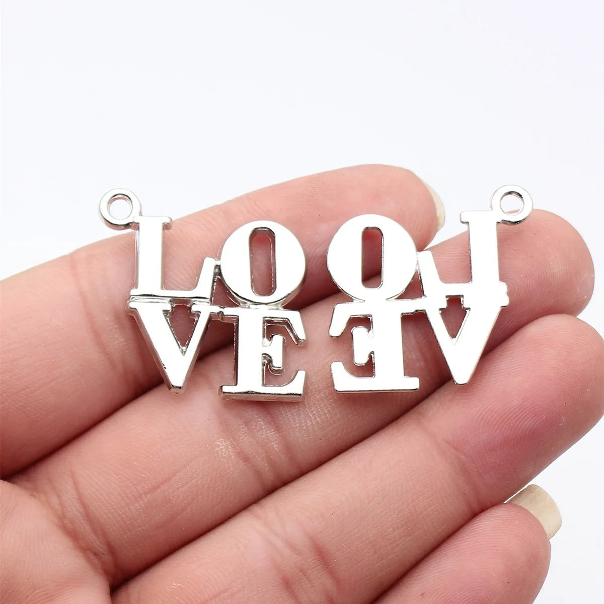 29x28mm 4.1g Silver Tone Zinc Alloy LOVE Letter Charm Pendant for DIY Necklace Bracelet Making