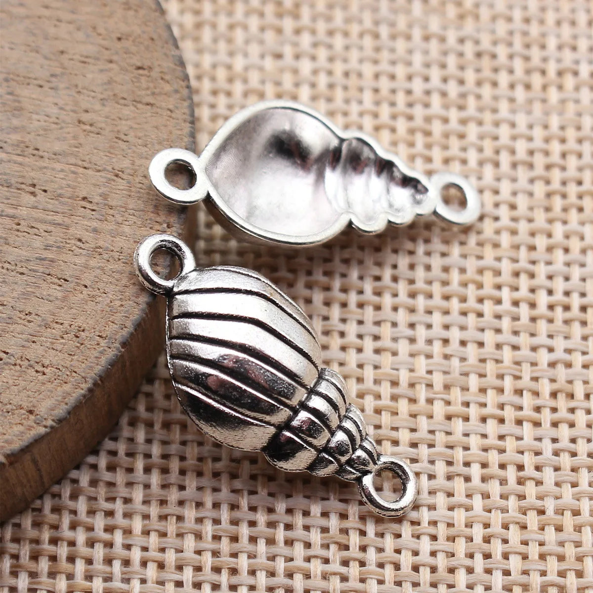 28x13mm 1.6g Antique Silver Zinc Alloy Conch Shell Connector Charm for DIY Bracelet Necklace Making