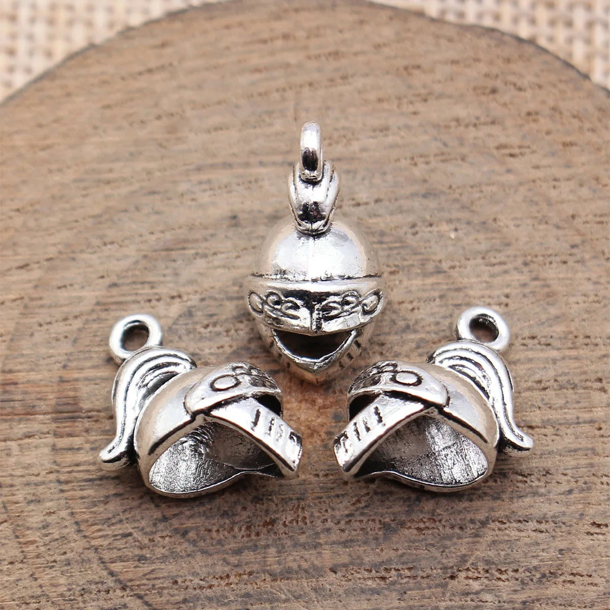 18x13x9.7mm 1.6g Antique Silver Zinc Alloy 3D Helmet Charm Pendant for DIY Necklace Keychain Jewelry Making