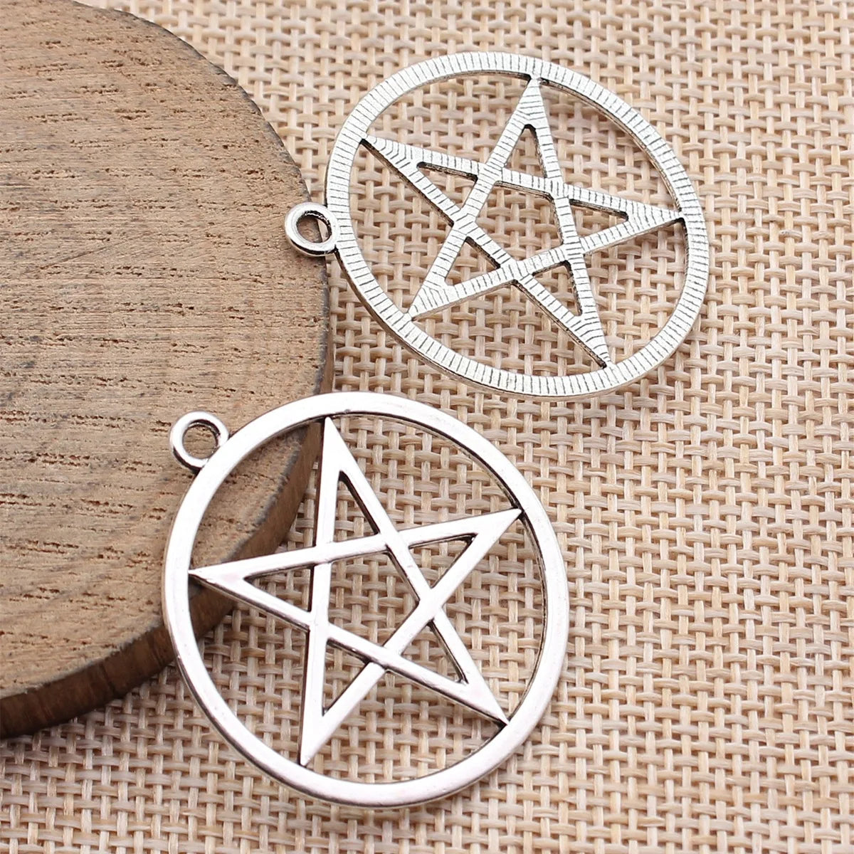 36x33mm 2.9g Antique Silver Zinc Alloy Hollow Round Inverted Pentagram Charm Pendant for DIY Jewelry Making