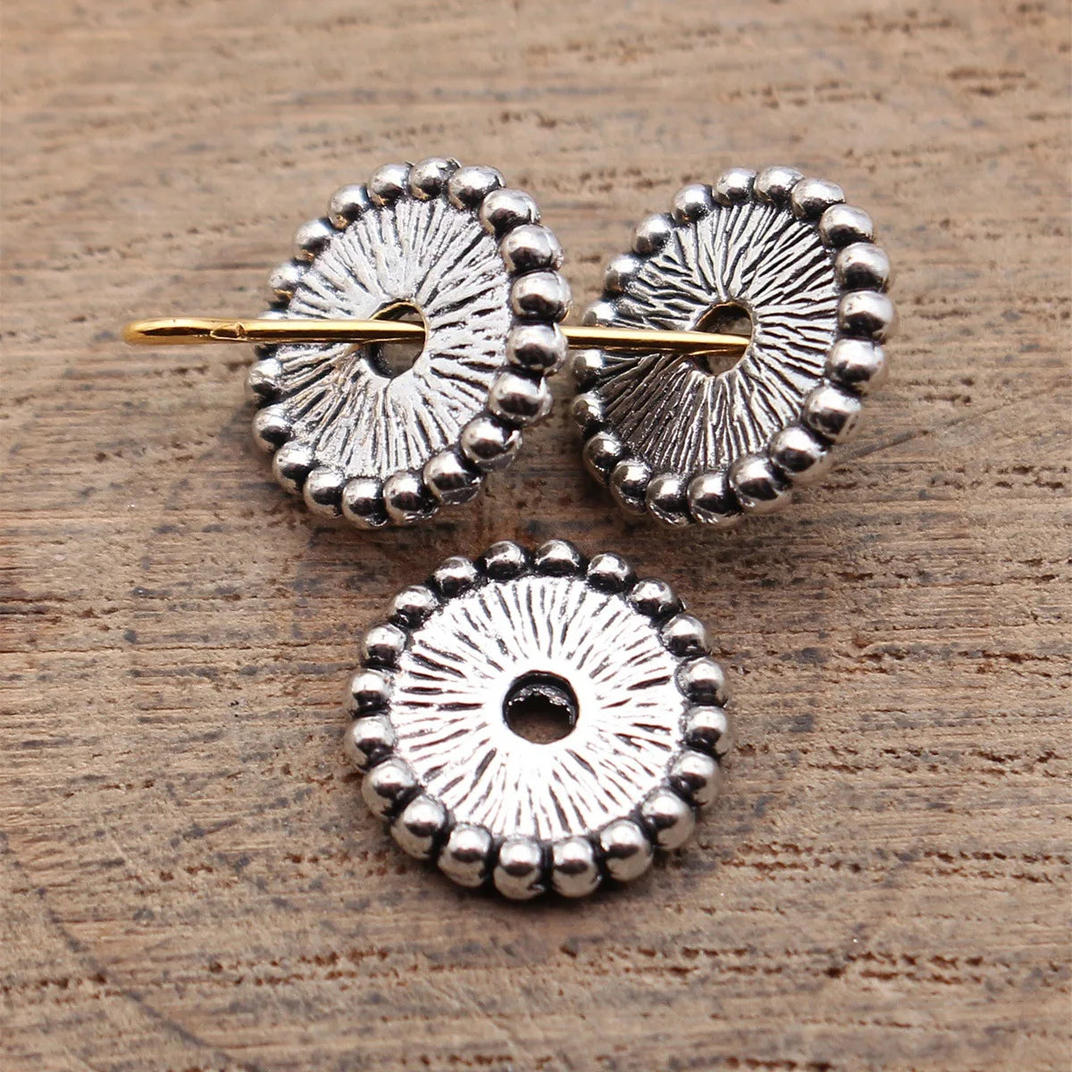 11x11x2.1mm 0.9g Multicolor Zinc Alloy Textured Round Disc Spacer Beads for DIY Bracelet Necklace