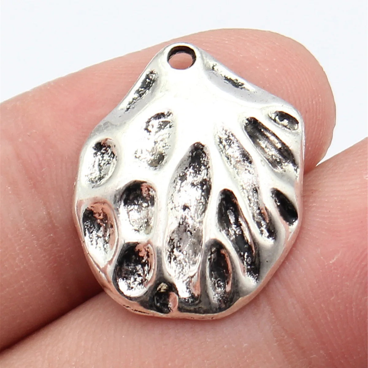 24x19mm 2.1g Antique Silver Zinc Alloy Hammered Shell Charm Pendant for DIY Necklace Making