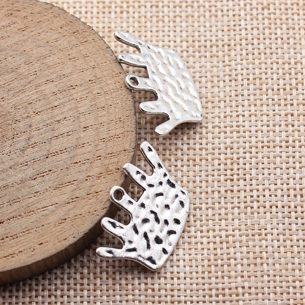 27x19mm 2.5g Antique Silver Zinc Alloy Hammered Crown Charm Pendant for DIY Necklace Making