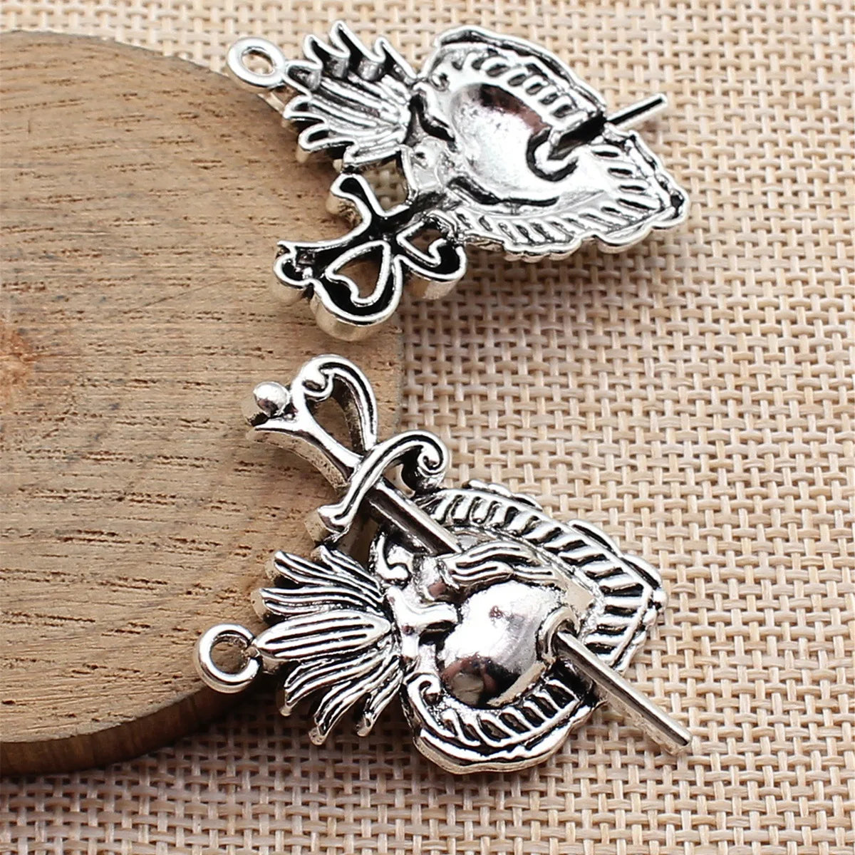 41x32mm 5.9g Multicolor Zinc Alloy Gothic Sword Heart Charm Pendant for DIY Necklace Making