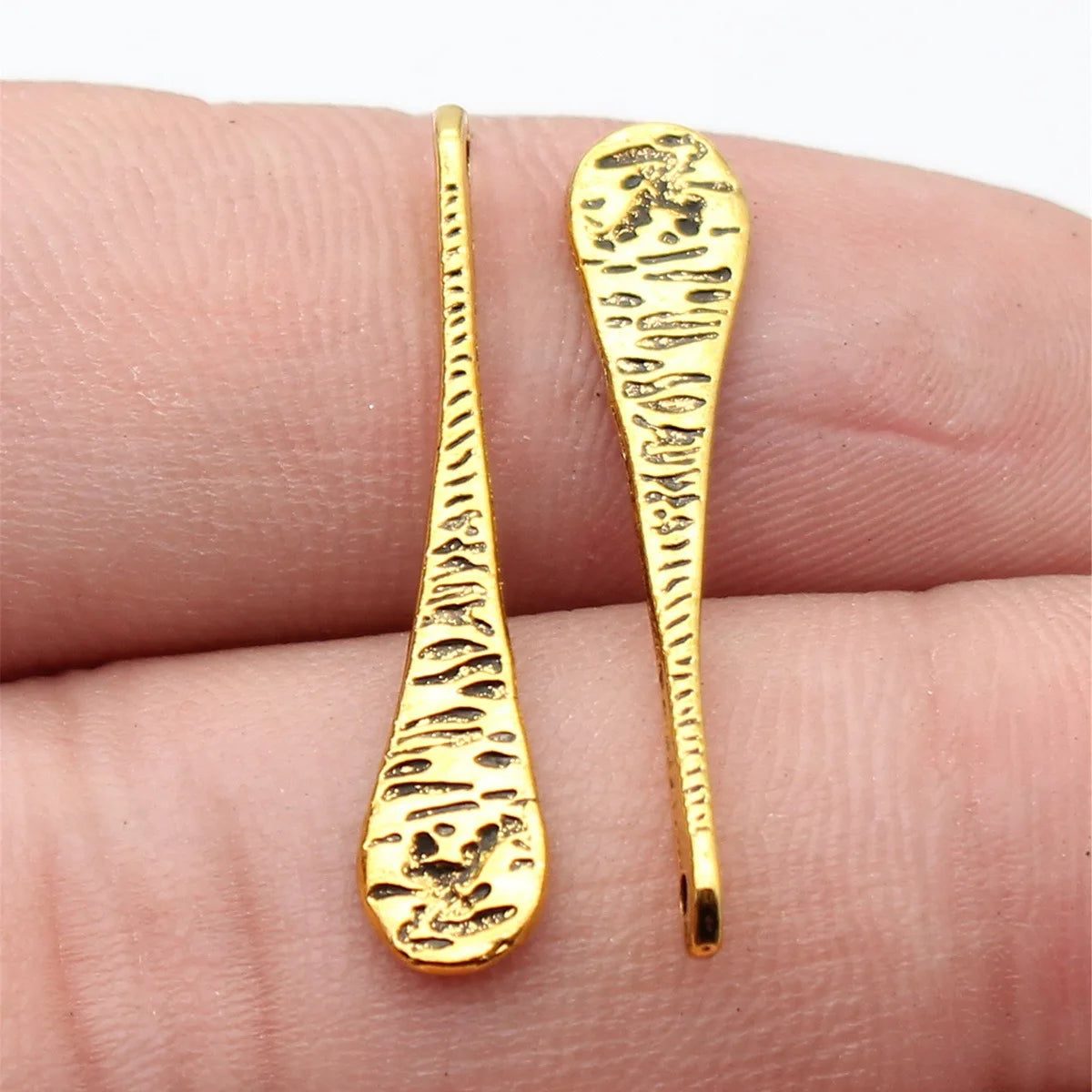 30x6x3.2mm 0.66g Antique Gold Zinc Alloy Hammered Long Teardrop Charm Pendant for DIY Jewelry Making