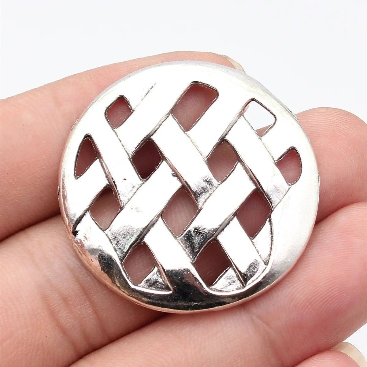39x39mm 7.1g Antique Silver Zinc Alloy Round Hollow Woven Mesh Charm Pendant for DIY Necklace