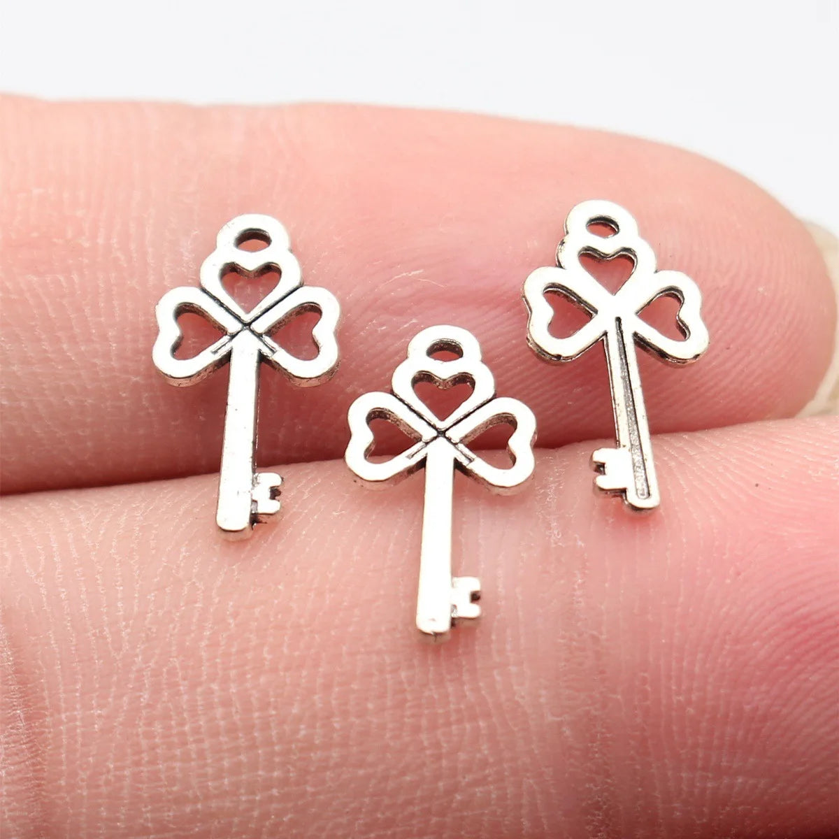 15x8.1mm 0.26g Antique Silver Zinc Alloy Heart Clover Key Charm Pendant for DIY Necklace Bracelet Making