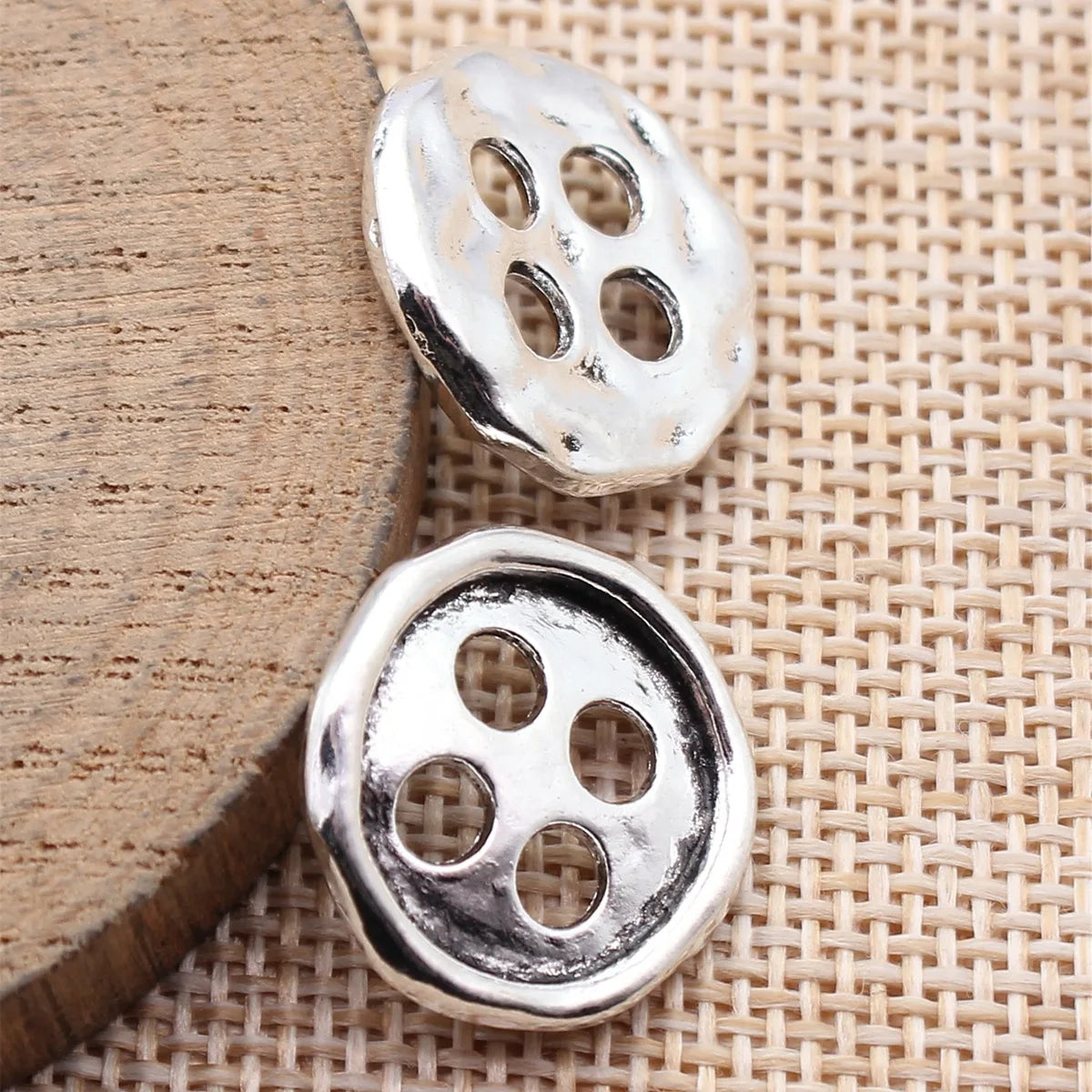 19x19mm 2.5g Antique Silver Zinc Alloy Four Hole Button Charm Pendant for DIY Necklace Bracelet Making