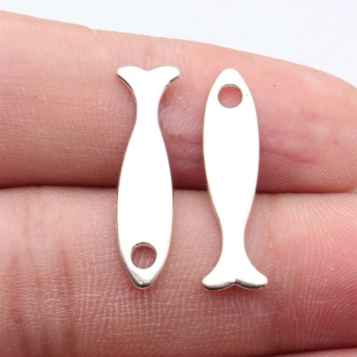 26x7.5mm 0.73g Antique Silver Zinc Alloy Small Fish Charm Pendant for DIY Bracelet and Necklace Making