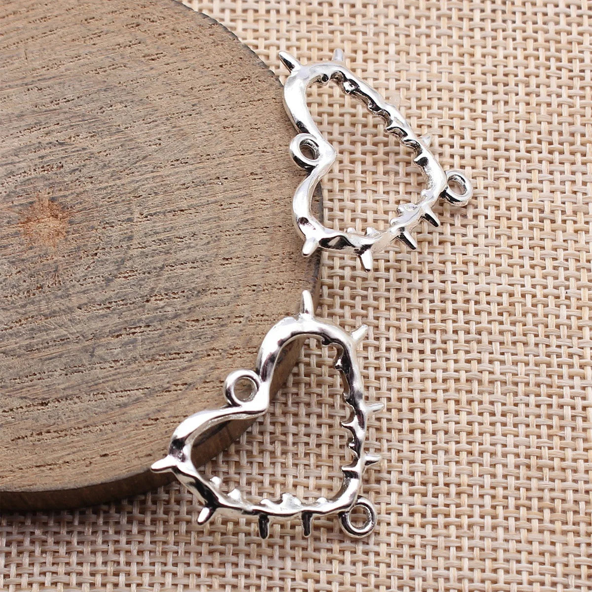 31x25mm 2.4g Antique Silver Zinc Alloy Hollow Thorn Heart Connector Charm for DIY Bracelet Necklace