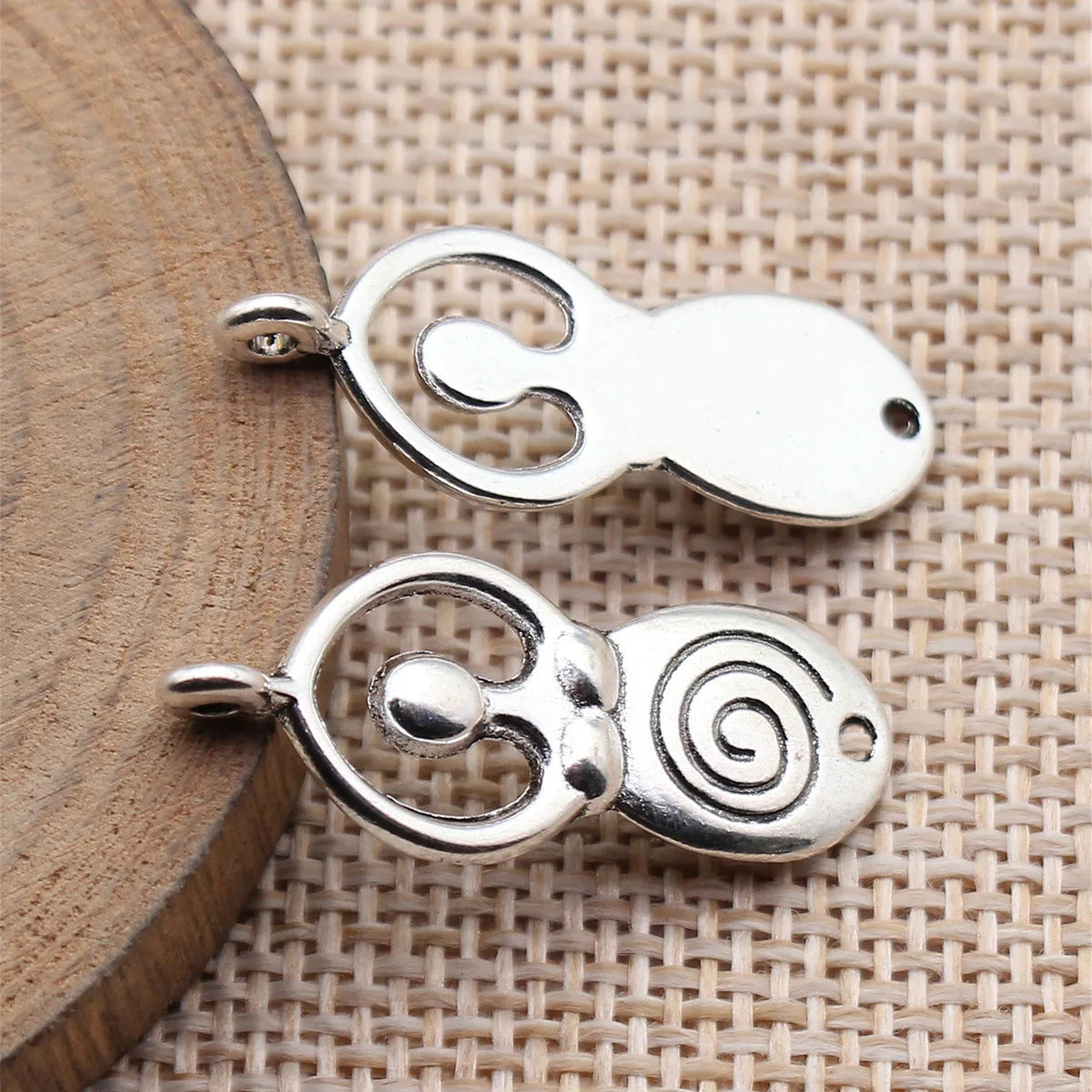 31x12mm 1.9g Antique Silver Zinc Alloy Spiral Fertility Goddess Charm Pendant for DIY Jewelry