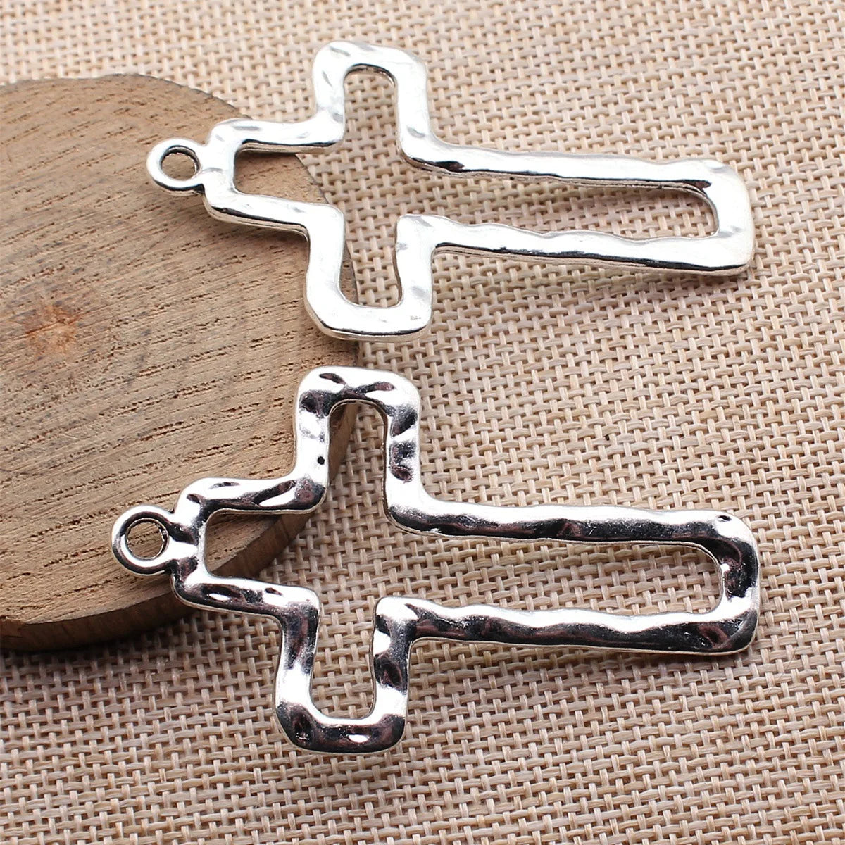 67x40mm 9.6g Antique Silver Zinc Alloy Hammered Openwork Cross Hollow Charm Pendant for DIY Jewelry Making