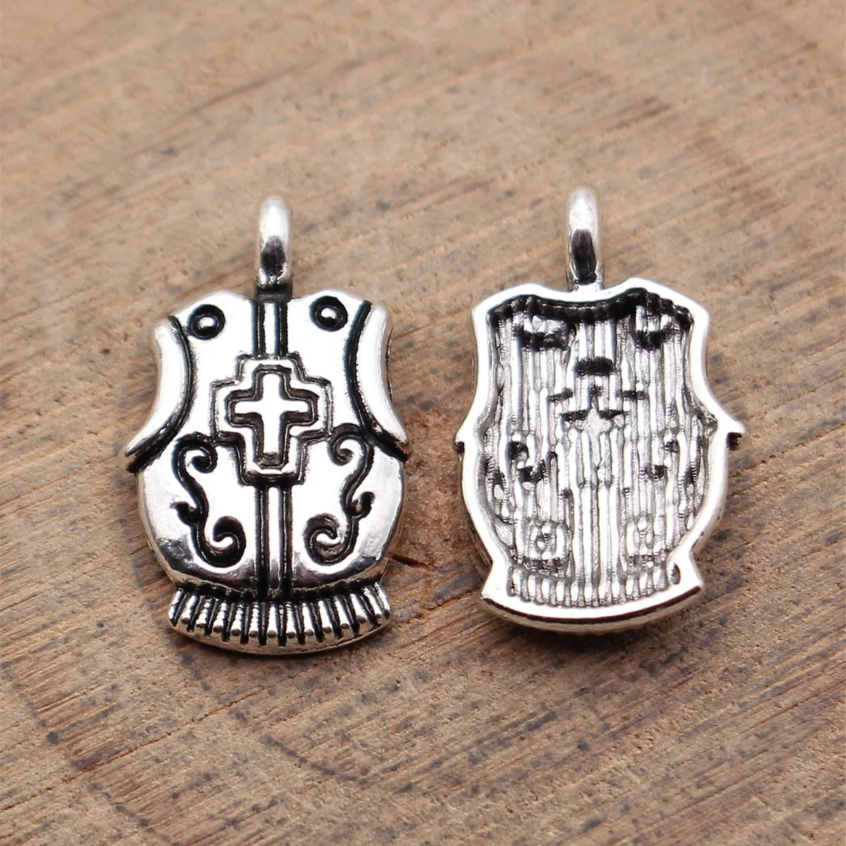 15x9.7mm 0.63g Antique Silver Zinc Alloy Cross Armor Charm Pendant for DIY Necklace Bracelet Jewelry