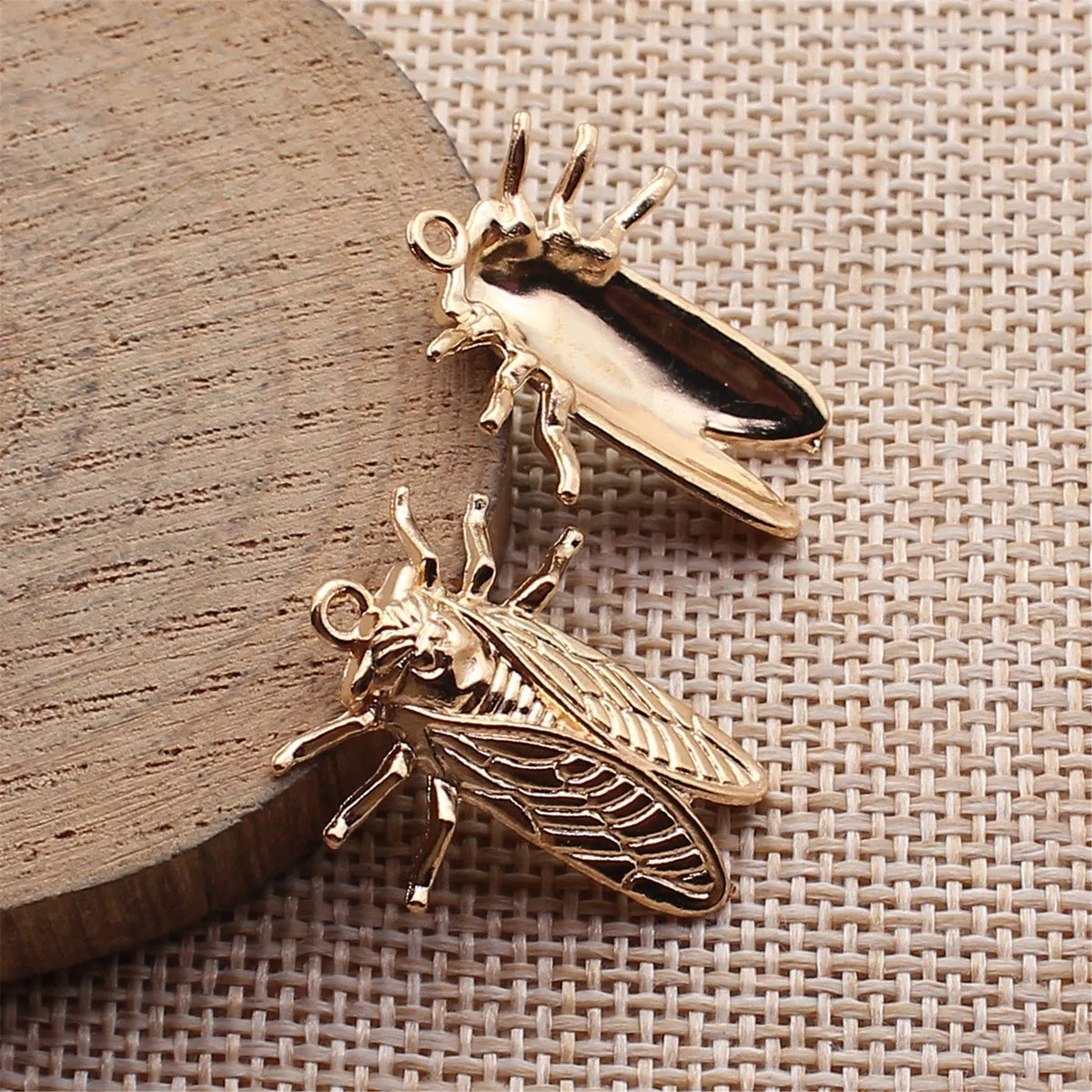 27x22mm 2.1g Multicolor Zinc Alloy Cicada Charm Pendant for DIY Necklace and Bracelet Jewelry Making