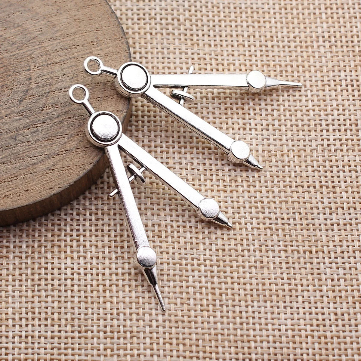 50x24mm 4.3g Antique Silver Zinc Alloy Compass Divider charm pendant for DIY jewelry accessories