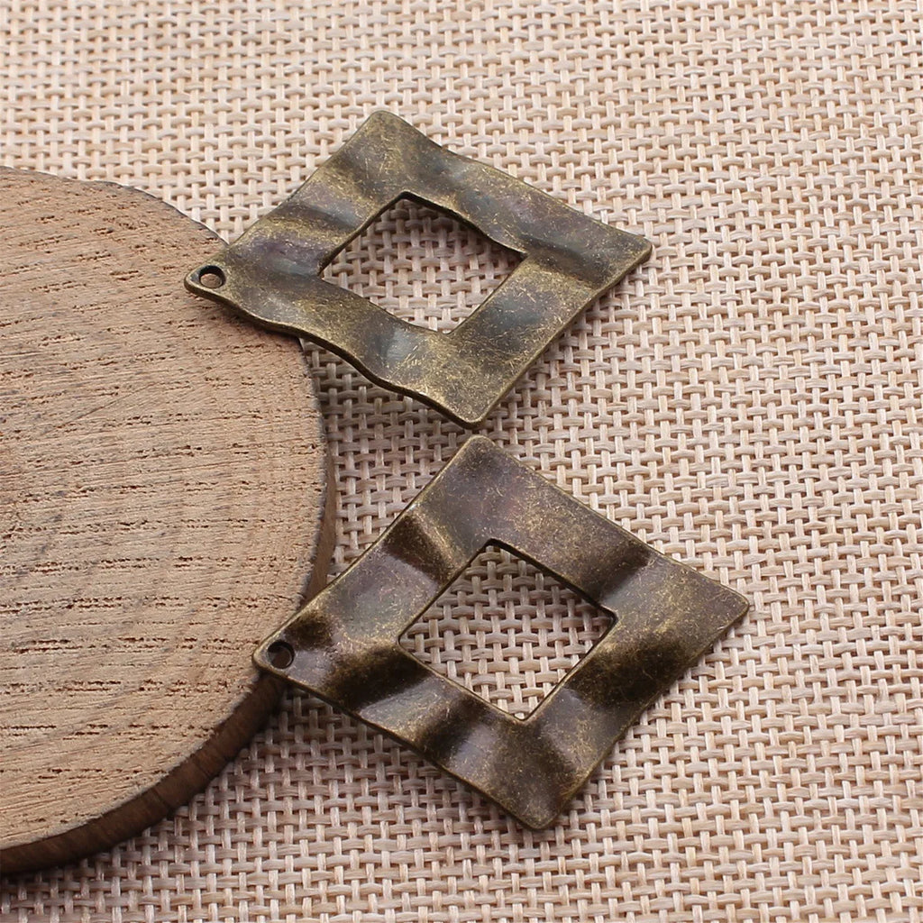 43x34mm 4.5g Antique Bronze Zinc Alloy Openwork Hammered Diamond Hollow Charm Pendant for DIY Necklace