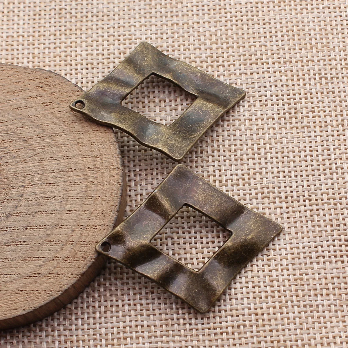 43x34mm 4.5g Antique Bronze Zinc Alloy Openwork Hammered Diamond Hollow Charm Pendant for DIY Necklace