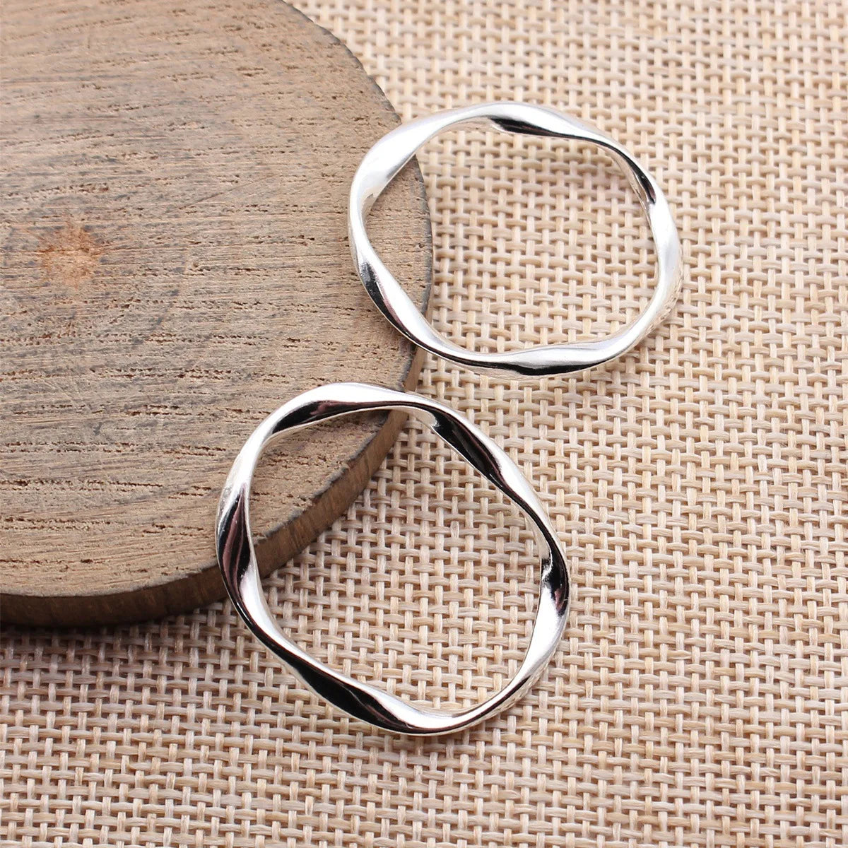 33x27mm 2g Multicolor Zinc Alloy Irregular Hollow Twisted Geometric Oval Ring Charm Pendant for DIY Jewelry