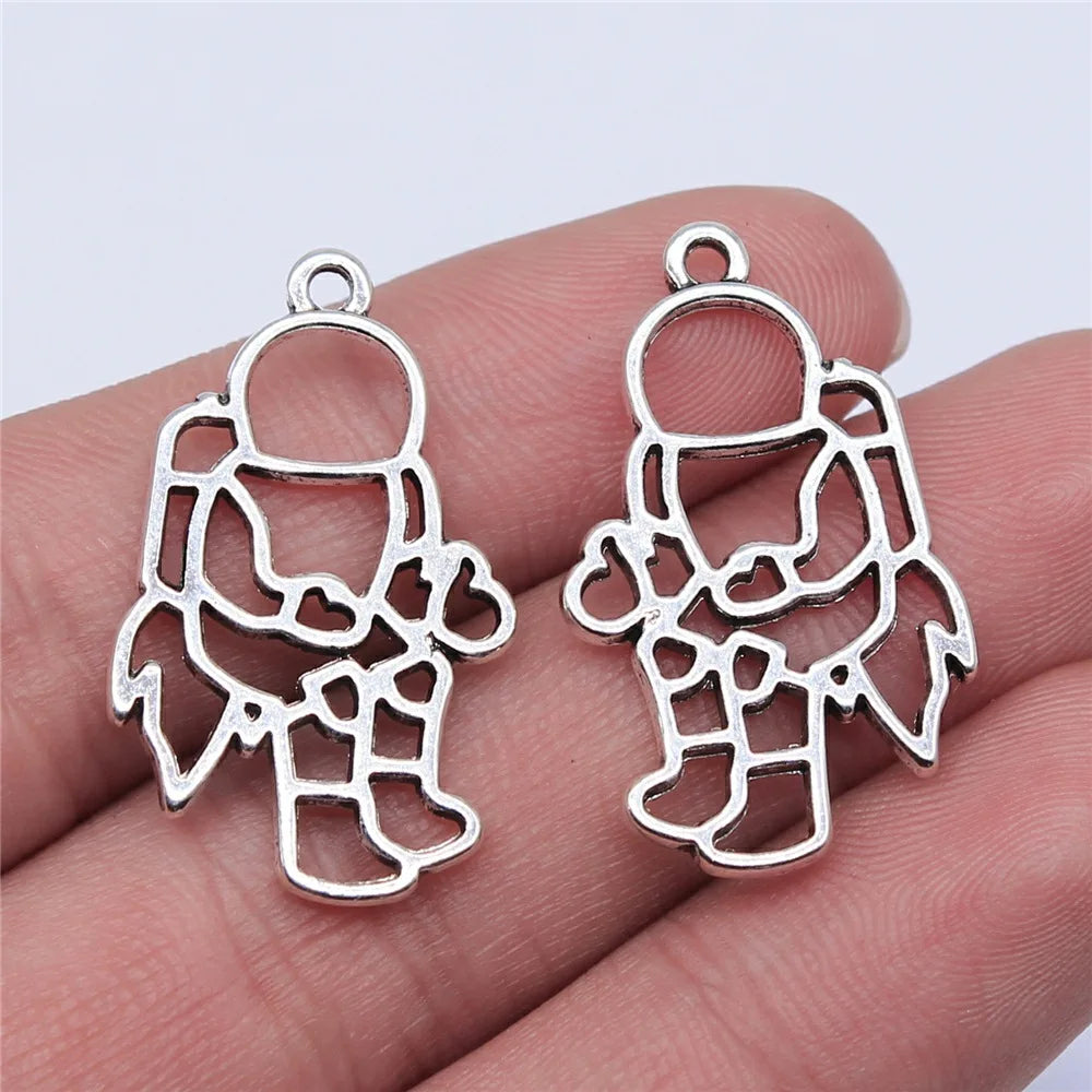 30x18mm 2g Antique Silver Zinc Alloy Astronaut Frame Charm Pendant for DIY Necklace Making