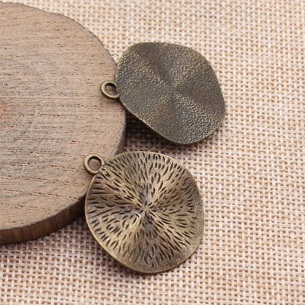 34x30mm 3.5g Multicolor Zinc Alloy Radial Texture Irregular Round Disc Charm Pendant for Jewelry