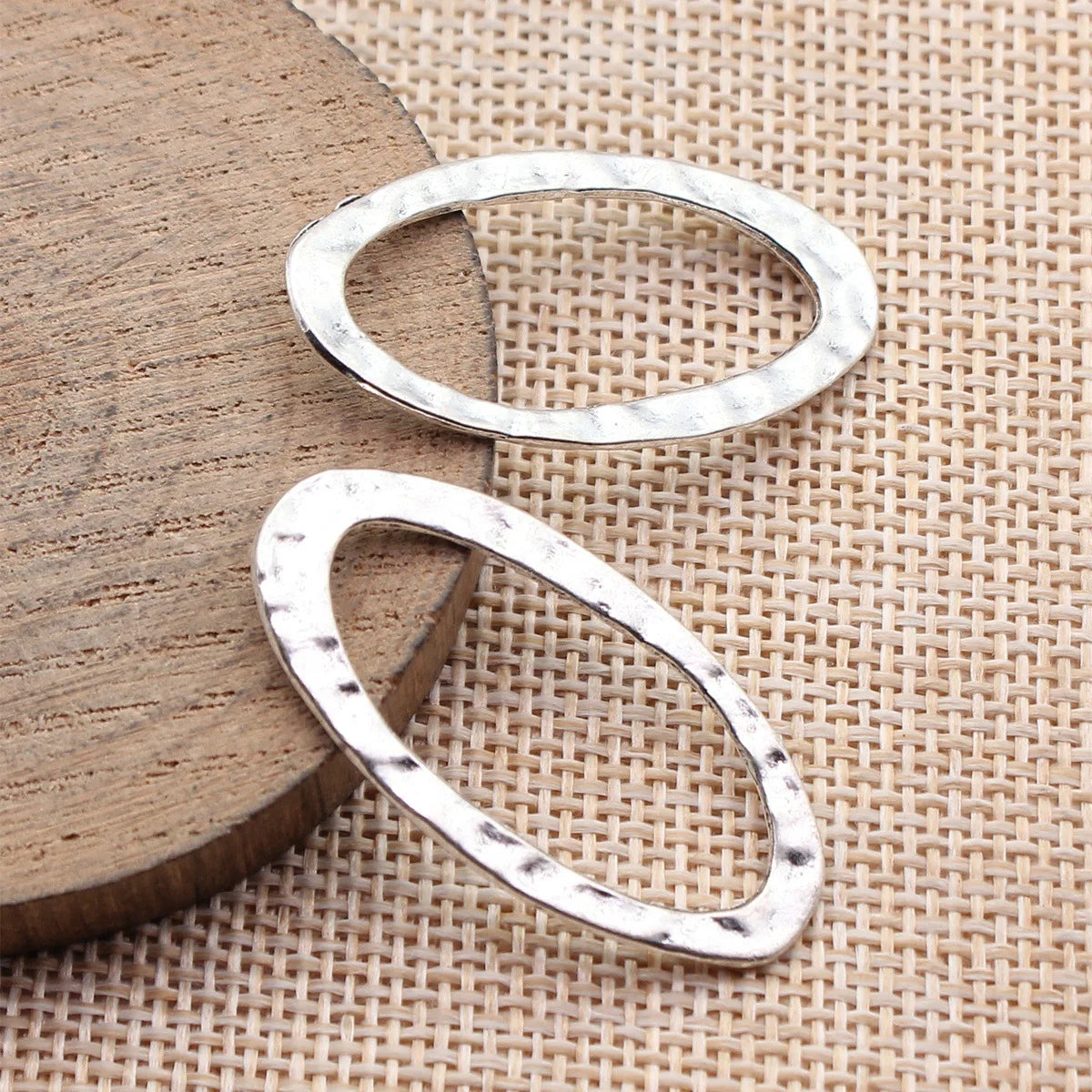39x20mm 2.3g Antique Silver Zinc Alloy Hammered Oval Ring Charm Pendant for DIY Jewelry Making