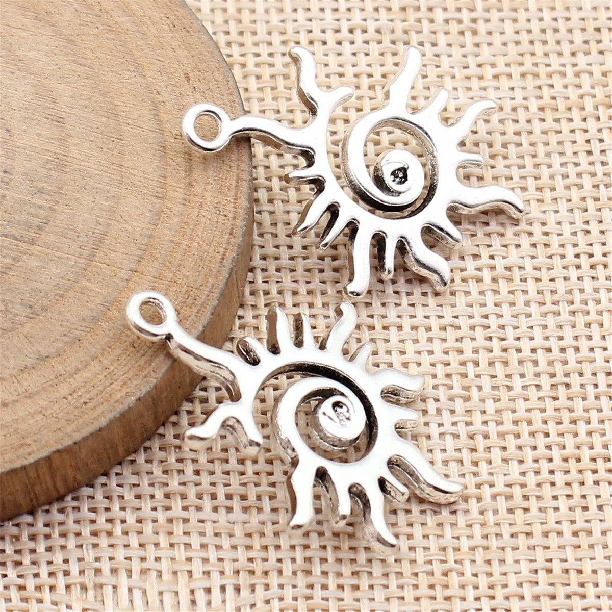 35x25mm 3.9g Antique Silver Zinc Alloy Swirl Sun Charm Pendant for DIY Necklace and Bracelet Making
