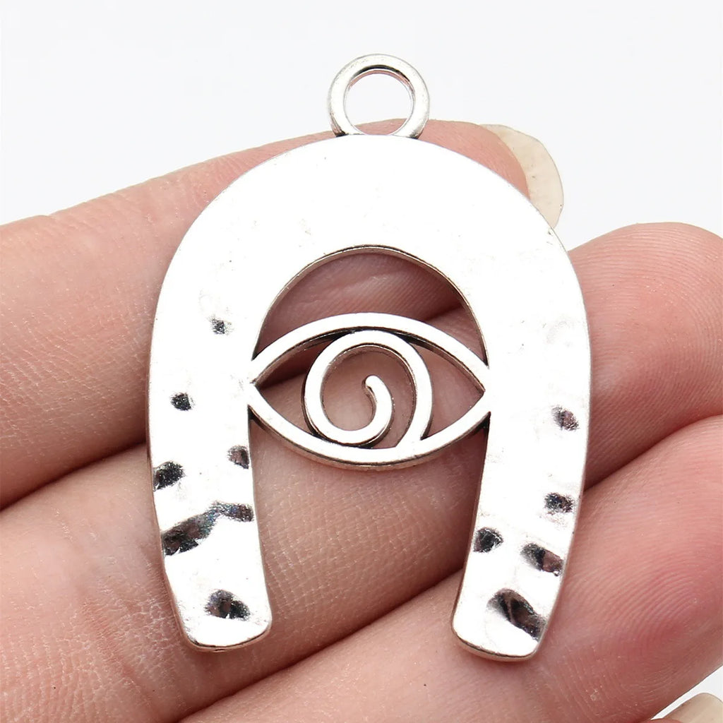 46x34mm 6.7g Antique Silver Zinc Alloy Hollow Eye Hammered Horseshoe Charm Pendant for DIY Jewelry