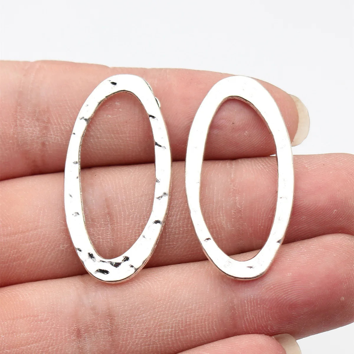 39x20mm 2.3g Antique Silver Zinc Alloy Hammered Oval Ring Charm Pendant for DIY Jewelry Making