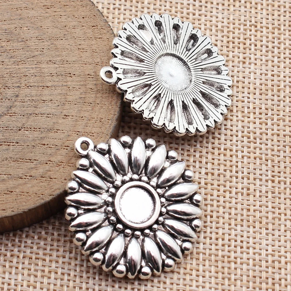 34x31mm 7.6g Antique Silver Zinc Alloy Radial Flower Charm Pendant for DIY Necklace Jewelry Making