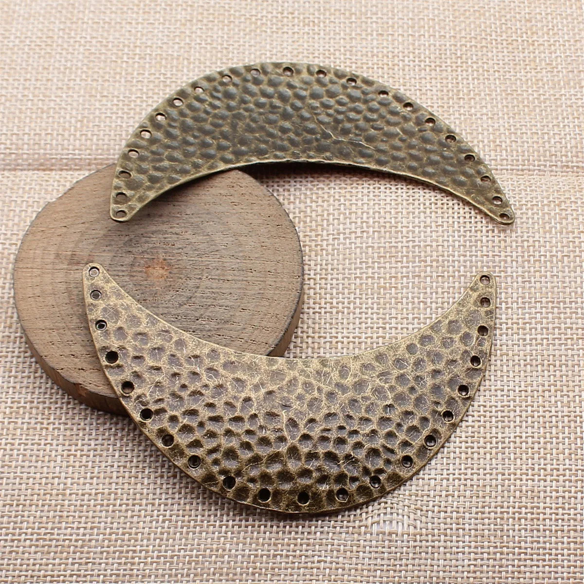 93x34mm 14.5g Antique Bronze Zinc Alloy Hammered Crescent Necklace Connector Charm for DIY Jewelry