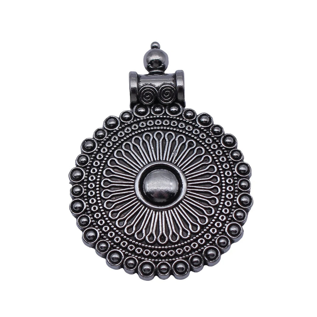 48x35mm 7.7g Blackened White K Tone Zinc Alloy Ornate Round Medallion Charm Pendant for DIY Necklace