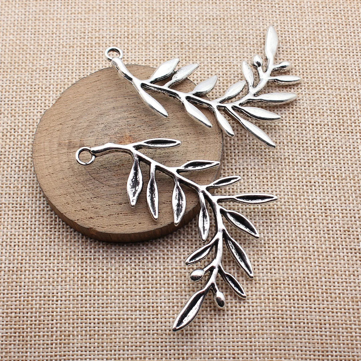 71x56mm 14.3g Antique Silver Zinc Alloy Olive Branch Charm Pendant for DIY Necklace Jewelry Making