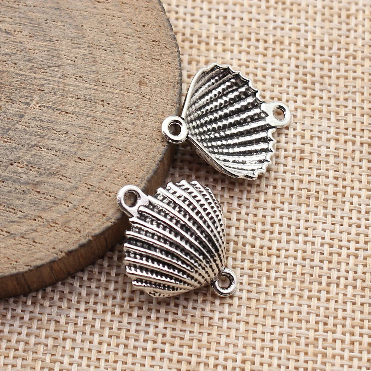 24x20mm 1.5g Antique Silver Tone Zinc Alloy Shell Connector Charm for DIY Necklace Bracelet Making