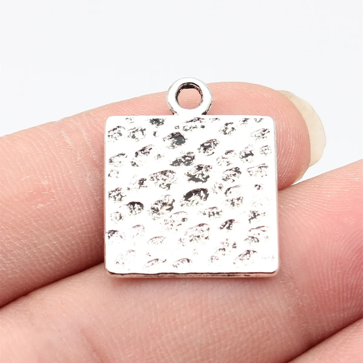 25x20x1.3mm 2.8g Antique Silver Zinc Alloy Hammered Square Tag Charm Pendant for DIY Jewelry Making
